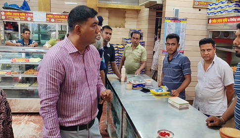 টাঙ্গাইলে গৌর ঘোষ মিষ্টান্ন ভান্ডারকে ১ লাখ টাকা জরিমানা