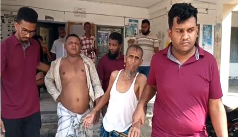 দুই ছিতনাইকারীকে গণপিটুনি দিয়ে পুলিশে সোপর্দ