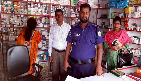 আগৈলঝাড়ায় ভোক্তা অধিদপ্তরের অভিযানে ৭টি প্রতিষ্ঠানে ৬৯ হাজার টাকা জরিমানা