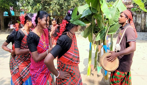 কৃষ্টি-সংস্কৃতি রক্ষায় ঠাকুরগাঁওয়ে আদিবাসী সংস্কৃতিক মেলা  