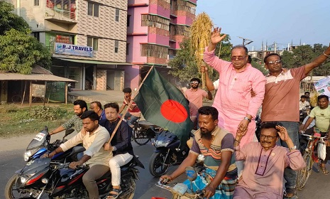 নড়াইলে ধানের শীষের পক্ষে ভোট চেয়ে ভ্যান মিছিল
