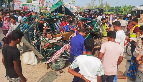 ভ্যান-অটোর মুখোমুখি সংঘর্ষ: নিহত ৪, আহত ৪