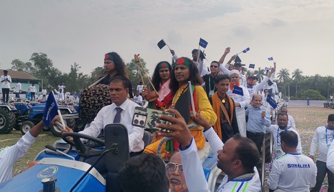 একসঙ্গে ৩৫০টি সোনালিকা ট্রাক্টর হস্তান্তর করে গিনেস ওয়ার্ল্ড রেকর্ডসে বাংলাদেশের নাম