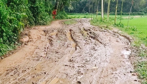 দীর্ঘ ৫৩ বছর ধরে তিন কি.মি. সড়কে হাজরো মানুষের দুর্ভোগ