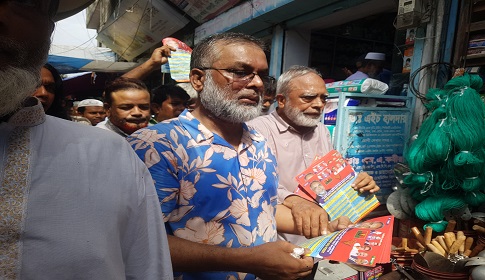 শ্রীনগরে মমিন আলীর উদ্যোগে তারেক রহমানের ৩১ দফা কর্মসূচির লিফলেট বিতরণ