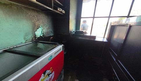 মাদারীপুরে কেকের দোকানে আগুন লেগে ৩০ লাখ টাকার ক্ষতি