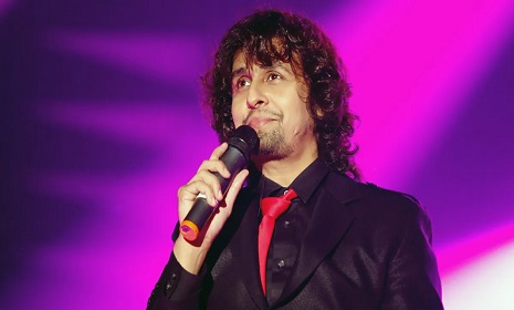 আজানের সময় গান থামিয়ে প্রশংসিত সোনু নিগম