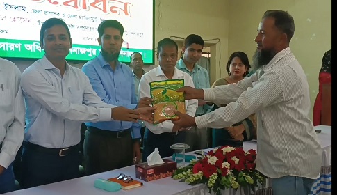 দিনাজপুরে কৃষি প্রণোদনায় বিনামূল্যে ৭৭৫ কৃষককে বীজ ও সার প্রদান