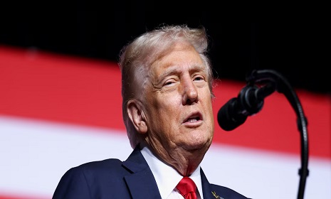 শ্বেতাঙ্গদের অগ্রাধিকার দিয়ে সর্বনিম্ন শরণার্থী কোটা ঘোষণা ট্রাম্পের