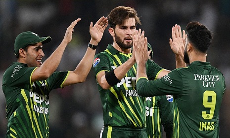 বাবর-শাহিনের নৈপুণ্যে সিরিজ জয়ের হাসি পাকিস্তানের