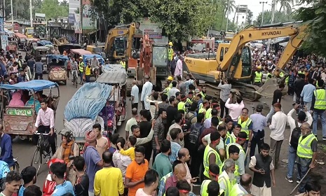 দিনাজপুরে ১১ কিলোমিটার রাস্তার অবৈধ স্থাপনা উচ্ছেদ অভিযান শুরু