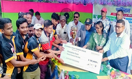 ঈশ্বরদীতে ক্রিকেট প্রিমিয়ার লীগের ফাইনাল খেলা ও পুরষ্কার বিতরণ