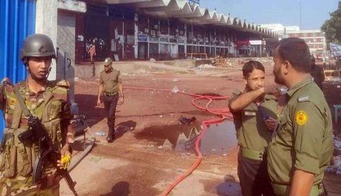 বিমানবন্দরের কার্গো কমপ্লেক্সে ভল্ট ভেঙে অস্ত্র চুরি