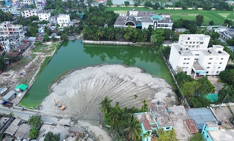 সরকারি টেণ্ডারে পুকুর ভরাট!
