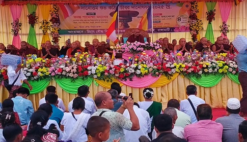 চিৎমরমে লাখো পুণ্যার্থীর অংশগ্রহণে কঠিন চীবর দানোৎসব সম্পন্ন