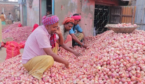 পাবনায় প্রতি কেজিতে ৪০ টাকা বেড়েছে পেঁয়াজের দাম