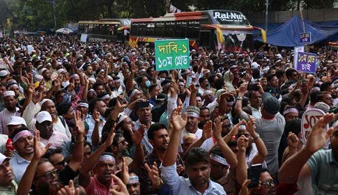 দুই উপদেষ্টার পদত্যাগ দাবি প্রাথমিক শিক্ষকদের