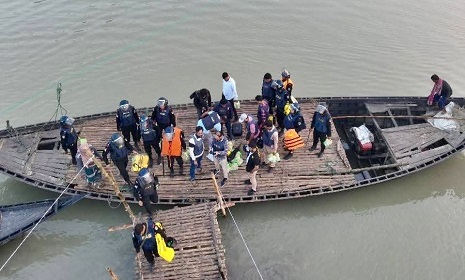 পদ্মার চরে যৌথবাহিনীর অভিযানে গ্রেপ্তার ৫৮