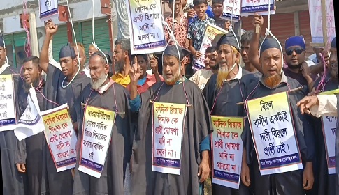 প্রতীকী ফাঁসির মঞ্চে নিজের ফাঁসির দাবি বিএনপি নেতা-কর্মীদের 