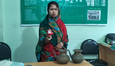 বদনা, নাকফুল ও আংটি ফিরে পেয়ে খুশি গৃহবধূ শ্রাবণী