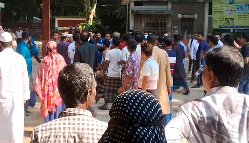 ঈশ্বরগঞ্জে মানববন্ধন করতে এসে হামলার শিকার এনসিপি নেতা কর্মীরা