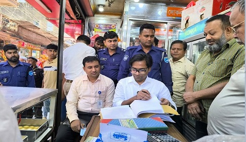 অস্বাস্থ্যকর পরিবেশে মিষ্টি উৎপাদন ও বিক্রির অপরাধে ৫ প্রতিষ্ঠানকে অর্থদণ্ড