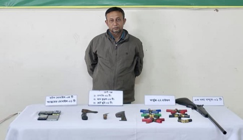 সাতক্ষীরায় অস্ত্র গোলাবারুদসহ বনদস্যু সাইফুল ওয়াদুদ আটক 