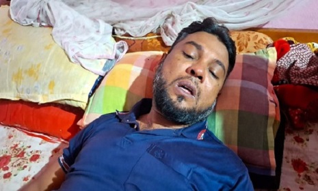 ইউপি সদস্যের মারধরের পর ডিজিটাল সেনটারের উদ্যোক্তা বিনা চিকিৎসায় বাড়িতে অবরুদ্ধ 