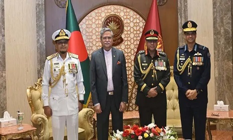 রাষ্ট্রপতির সঙ্গে তিন বাহিনীর প্রধানদের সাক্ষাৎ