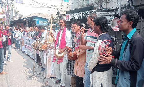বাউল শিল্পী আবুল সরকারের মুক্তির দাবিতে যশোরে সাংস্কৃতিক অঙ্গনের মানববন্ধন