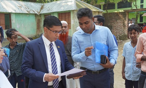 পাকুল্লা ইউপির বিভিন্ন ভোটকেন্দ্র পরিদর্শন করলেন জেলা প্রশাসক