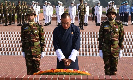 স্মৃতিসৌধে শ্রদ্ধা জানালেন ভুটানের প্রধানমন্ত্রী
