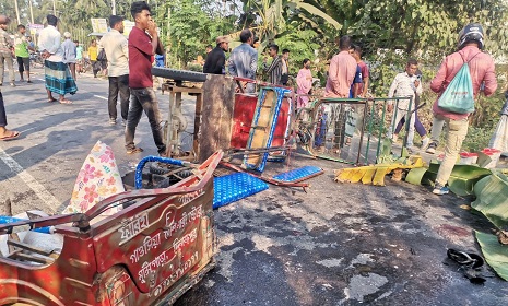 দিনাজপুরে মেলা দেখতে যাওয়ার পথে একই পরিবারের ৪ জন নিহত