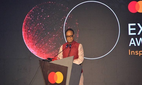 ‘আর্থিক খাতে বজ্র আঁটুনি ফসকা গেরো অবস্থা’