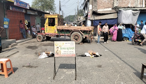 প্রি–পেইড মিটার বাতিল ও মামলা প্রত্যাহারের দাবিতে ঈশ্বরদী ব্লকেড