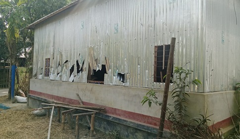 বোয়ালমারীতে পরিকল্পিতভাবে বাড়িঘরে ব্যাপক হামলা-ভাঙচুর