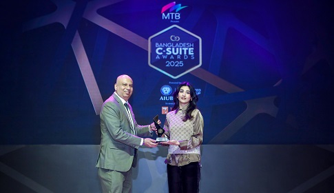 বর্ষসেরা সিইও পুরস্কার পেলেন ওয়ালটন মাইক্রো-টেকের নিশাত তাসনিম শুচি 