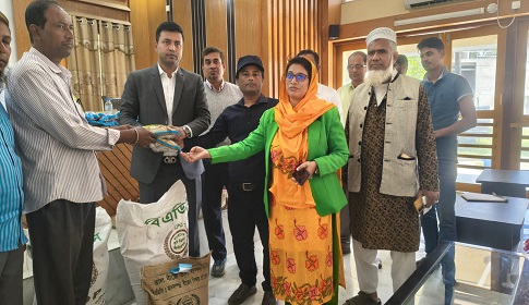 গোপালগঞ্জে প্রণোদনার ধান বীজ ও সার পেল সাড়ে চার হাজার কৃষক