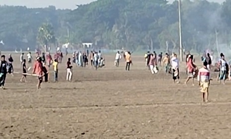 সালথায় দুই পক্ষের সংঘর্ষে এলাকা রণক্ষেত্র, আহত শতাধিক