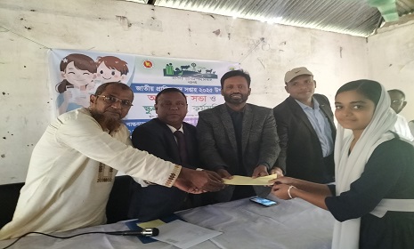 গোপালগঞ্জে দুধ পান করল ৩টি শিক্ষা প্রতিষ্ঠানের ১ হাজার শিক্ষার্থী