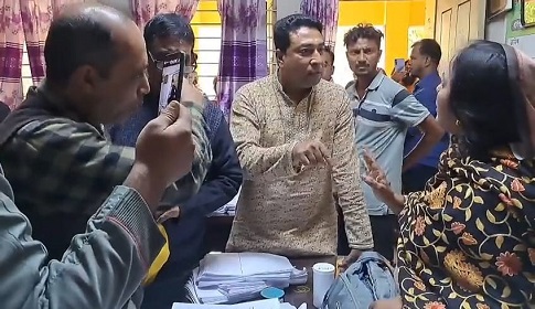 অ‌ভিভাক‌দের তোপের মুখে এক ঘণ্টা পর প্রাথ‌মিক শিক্ষার্থীদের পরীক্ষা শুরু