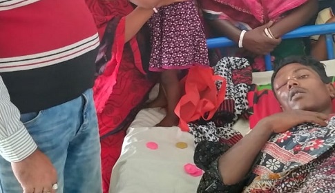 ঝিনাইদহে আদিবাসী যুবককে কুপিয়ে জখম
