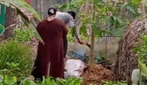 সংখ্যালঘুর জমি দখল করে কেটে ফেলা হয়েছে বেড়া ও গাছগাছালি, ঘরবাড়ি ভেঙে দেওয়ার হুমকি