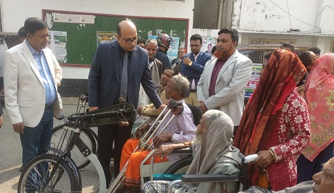 গোপালগঞ্জে প্রতিবন্ধীদের সহায়ক উপকরণ বিতরণ 