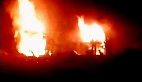 গরু চুরি করে পালানোর সময় পিকআপ’র ইঞ্জিন বিস্ফোরণ  