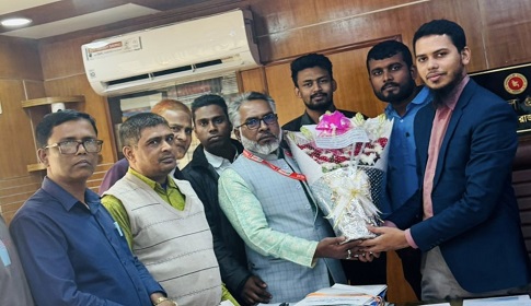 পাংশা উপজেলা প্রেসক্লাবের পক্ষ থেকে নবাগত নির্বাহী অফিসারকে ফুলেল শুভেচ্ছা