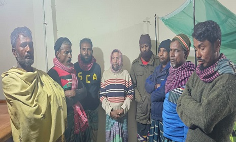 সুন্দরবনে বনবিভাগের অভিযানে শামুক-ঝিনুকসহ ৮জন আটক