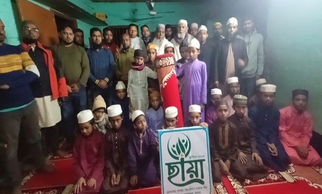 মহম্মদপুরে হাফেজিয়া মাদ্রাসায় কার্পেট বিতরণ মানবিক সেবায় ছায়া স্বেচ্ছাসেবী সংগঠন