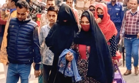 ফরিদপুরে অসামাজিক কার্যকলাপের অভিযোগে হোটেল সিলগালা, তিন নারী গ্রেফতার