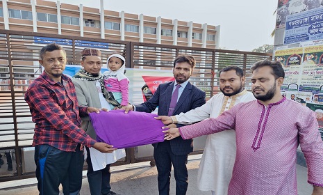 গোপালগঞ্জে ভ্যানচালক ও পথচারীদের মাঝে কম্বল বিতরণ 